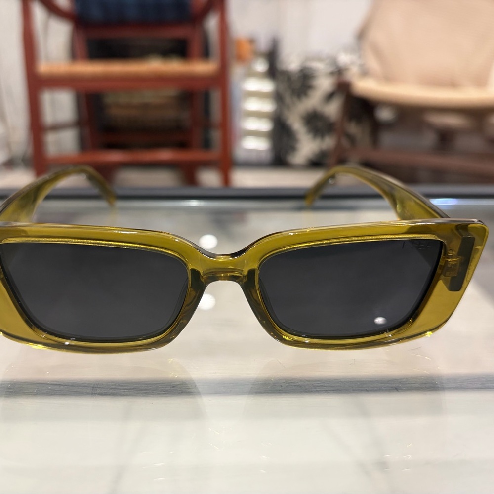 I-SEA Miley Polarized Sunglasses in Lime/Smoke - Picture 7 of 9